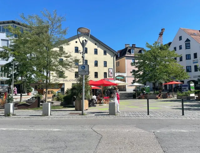 Platz am Salzstadel, Stadtbücherei